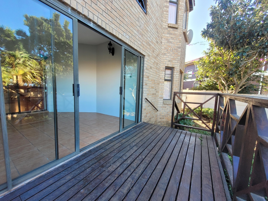 To Let 4 Bedroom Property for Rent in Wavecrest Eastern Cape